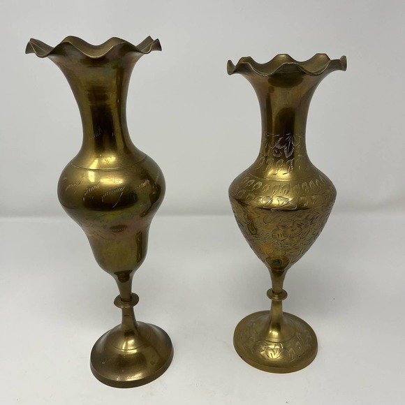 Vintage Pair of 2 Brass Engraved Scalloped Vases - Picture 1 of 6